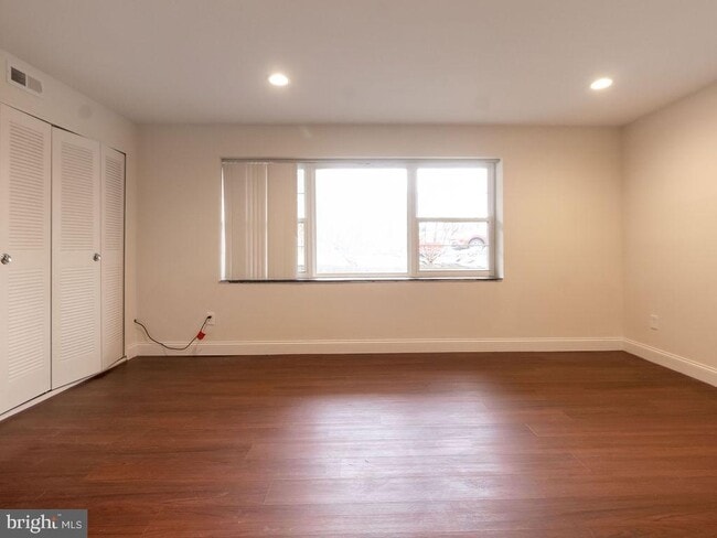 Building Photo - 3501 Clarks Ln