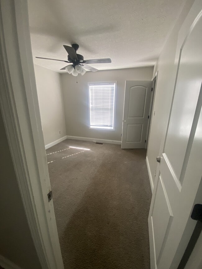 Building Photo - 485 Labrador Dr