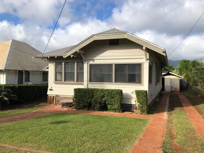 Foto del edificio - Charming detached single family Kaimuki 3 bdrm, 1 bath home on level lot