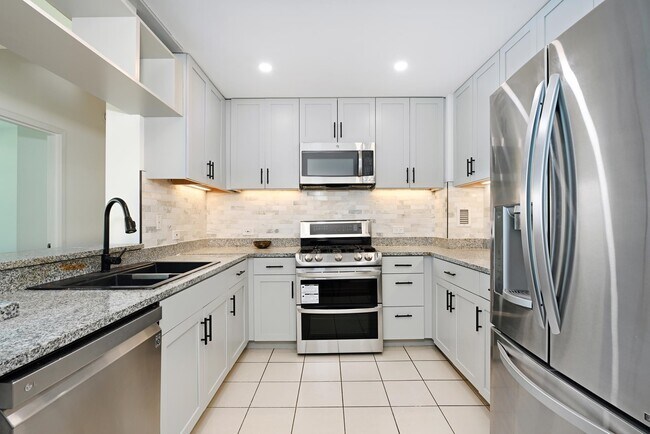 Building Photo - 20 Newport Pkwy