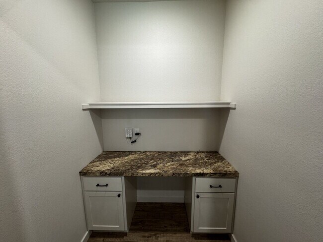 Foto del edificio - Beautiful Home Located Near Texas Tech Cam...