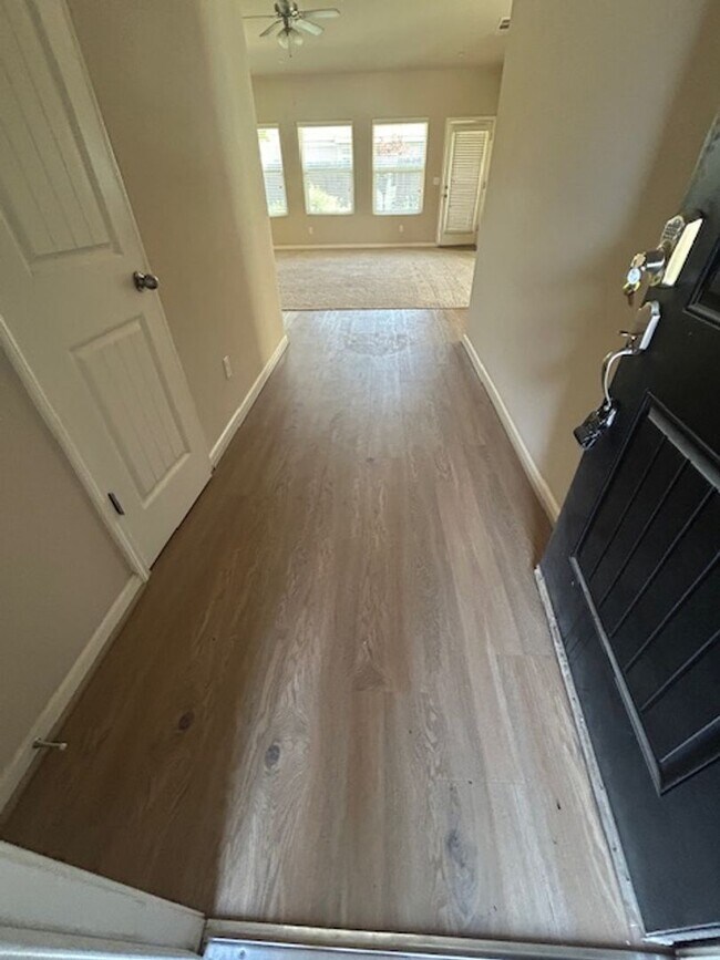 Foto del edificio - Beautiful & Spacious home!