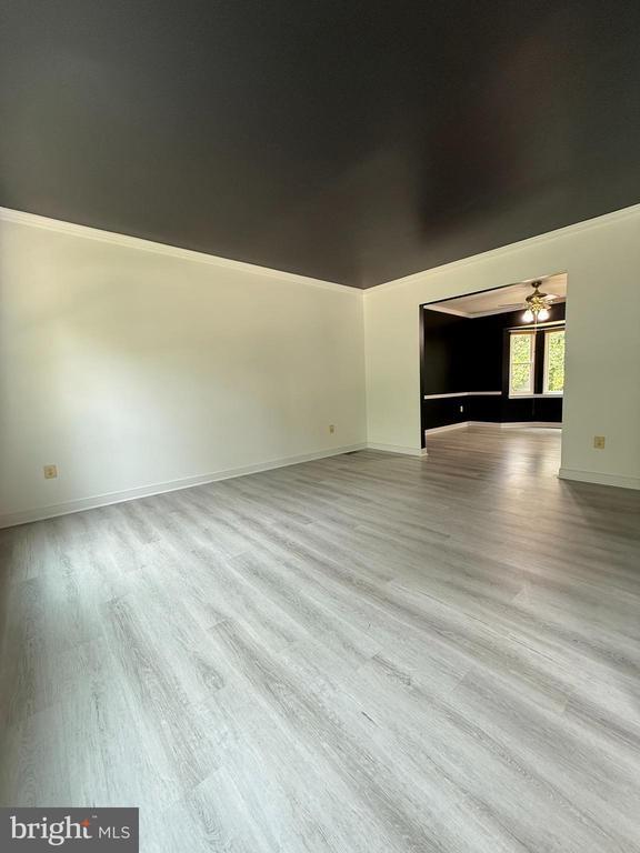 Building Photo - 36 Westhampton Ct