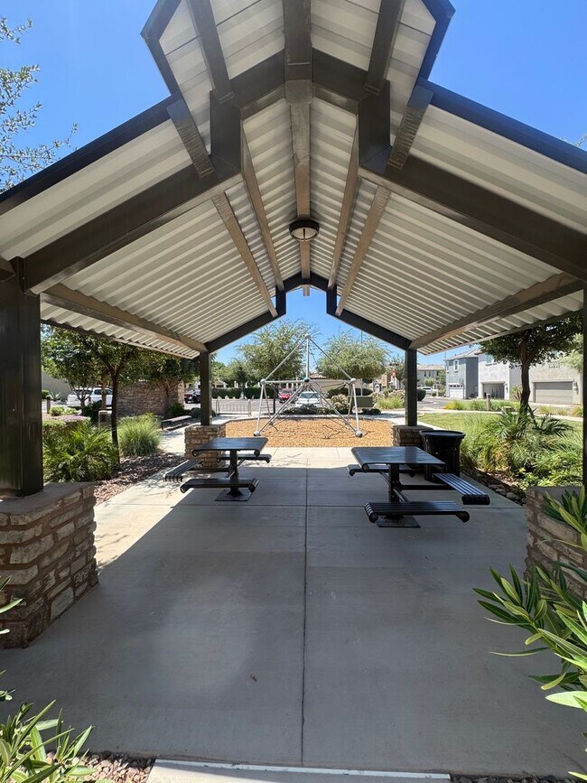 Foto del edificio - 3 BEDROOM IN CHANDLER