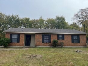 Building Photo - 4142 Strathmore Dr