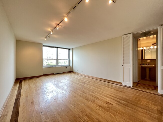 Building Photo - 720 W Gordon Terrace