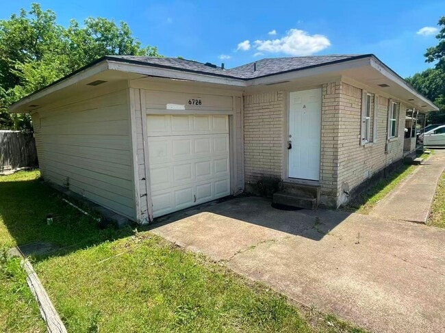 Building Photo - Great and Affordable Duplex in Plano!