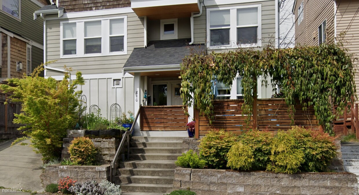 Foto principal - 3 br, 3.5 bath Townhome - 810 N 49th St
