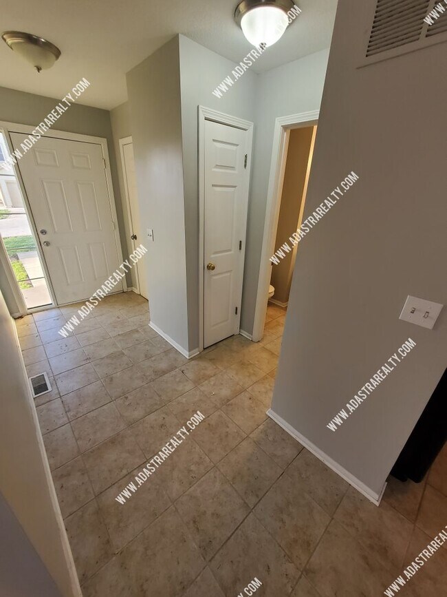 Foto del edificio - Beautiful and Spacious Louisburg Townhome-Available in MAY!!