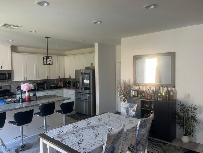 Foto del edificio - Modern 3 Bedroom Single Family Home in Fon...