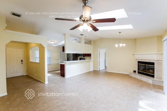 Building Photo - 260 La Mancha Ave