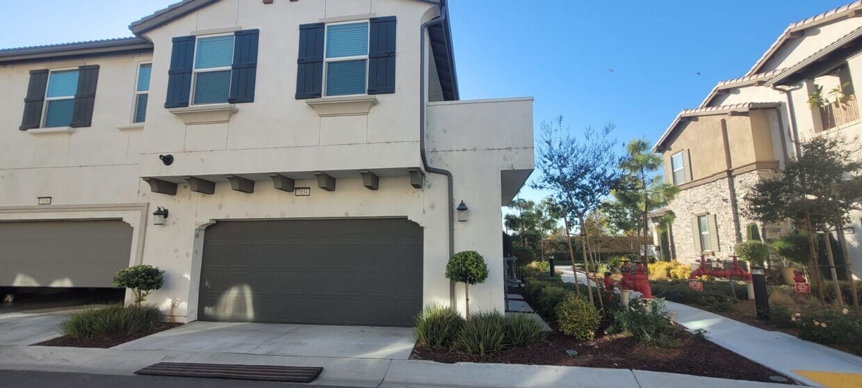 Foto principal - Beautiful condo in Eastvale