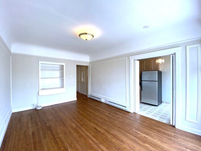 Building Photo - 2185 Bay St