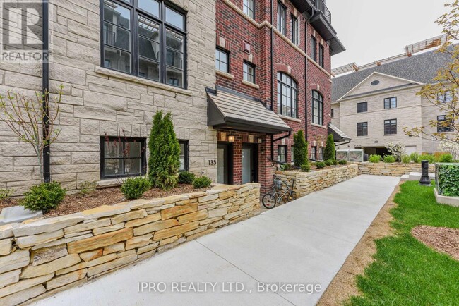 Building Photo - 35-135 Lunar Cres