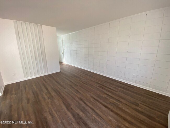 Building Photo - 2977 Collier Ave