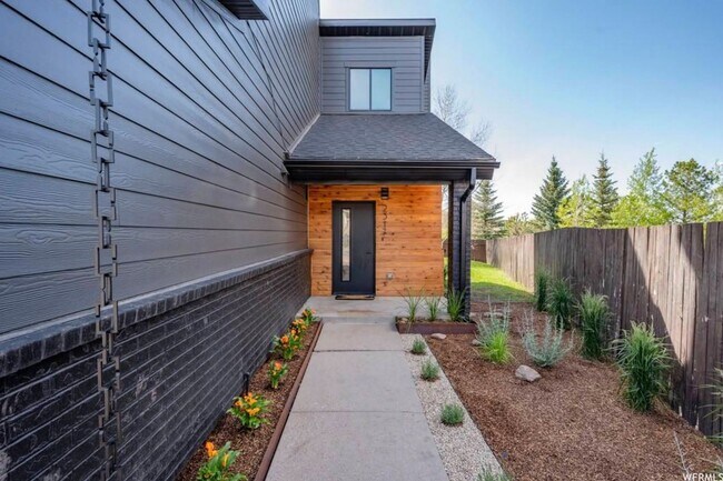 Photo - Designer Prospector Townhome