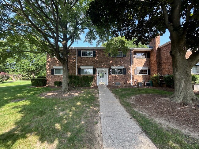 Foto del edificio - 683 E Fox Hills Dr
