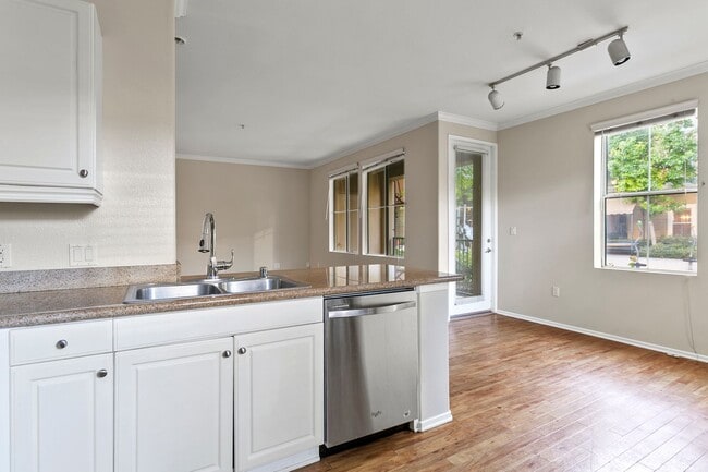 Building Photo - Irvine 2 Bed, 2 Bath With Amenities!!