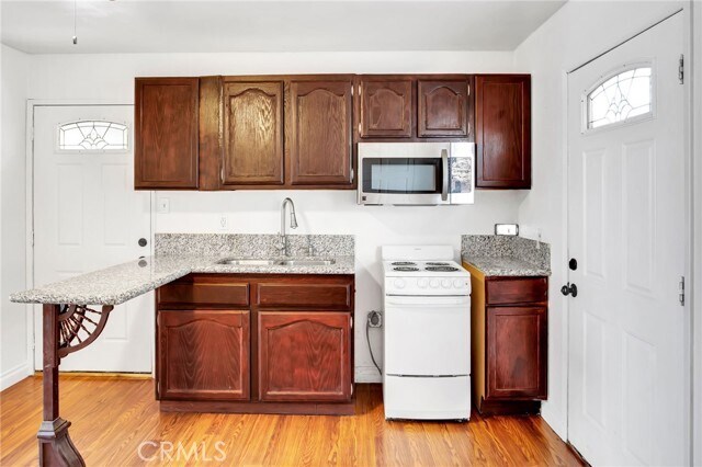 Building Photo - 909 Galemont Ave