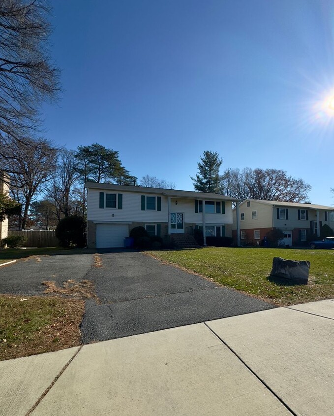 Foto principal - Charming 3Bed/2.5Bath in Catonsville