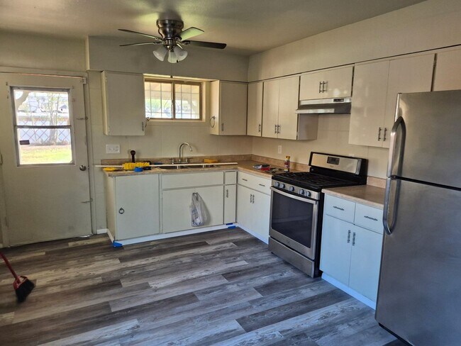 Building Photo - Nice 2 bedroom in historic district!