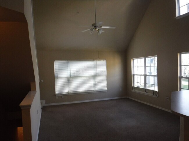 Foto del edificio - Modern 2 Bed/2 Bath Condo in Sarasota with Spacious Layout and Prime Location!