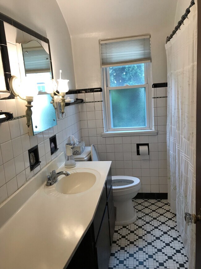 Foto del edificio - 555 N 63rd St