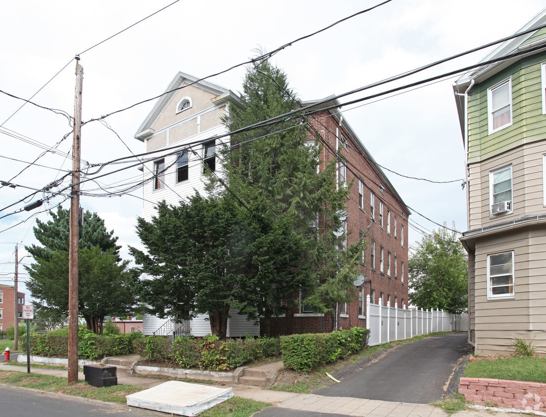 Building Photo - 139 Gold St