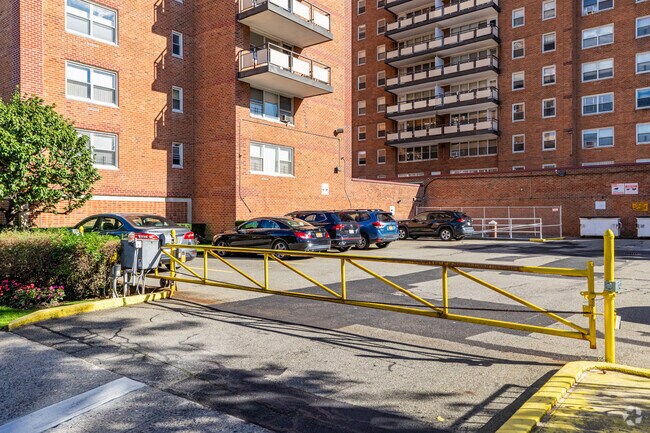 Foto del edificio - 108-48 70th Rd