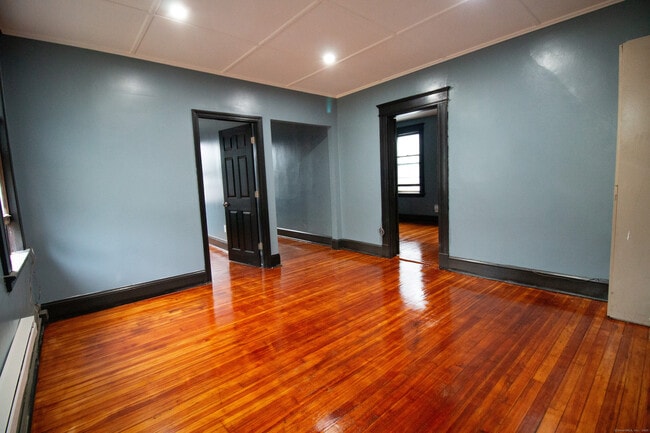 Building Photo - 73 Lounsbury St