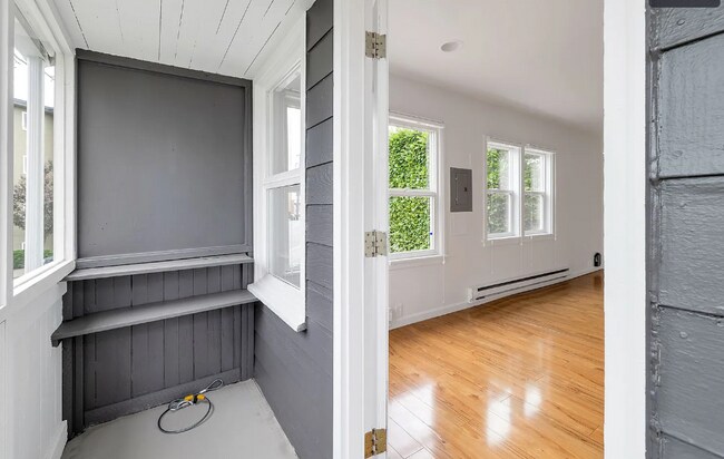 Building Photo - 4039 Winona Ave N