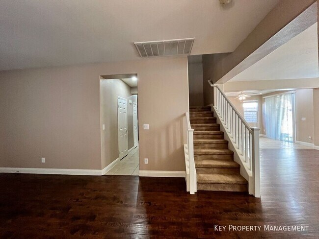 Building Photo - 548 Ivy Spring St