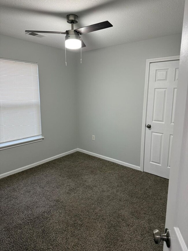 Foto del edificio - 4 Bedroom 2 Bath