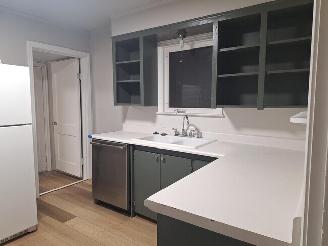 Foto del edificio - 324 W Cantwell Ave