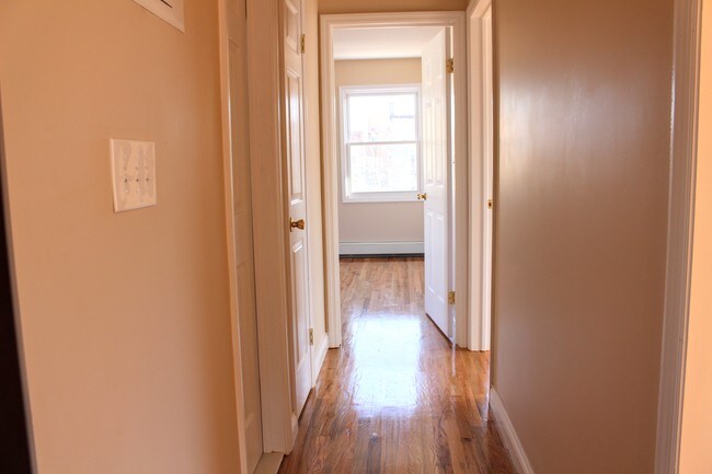 Building Photo - 577 Jerome St