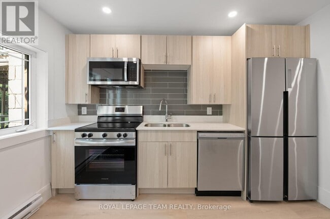 Building Photo - 145 St Andrew St