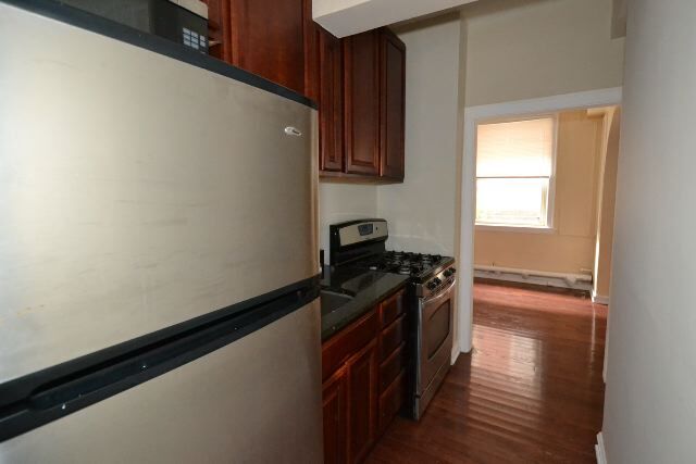 Building Photo - 547.5 W Surf St