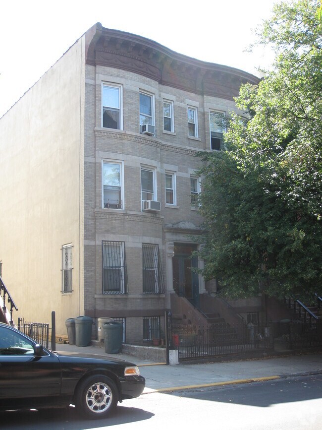 Building Photo - 352 11th St