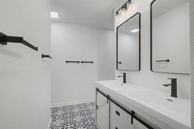 Foto del edificio - 806 Laguna Dr