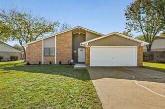 Building Photo - 221 Asbury Dr