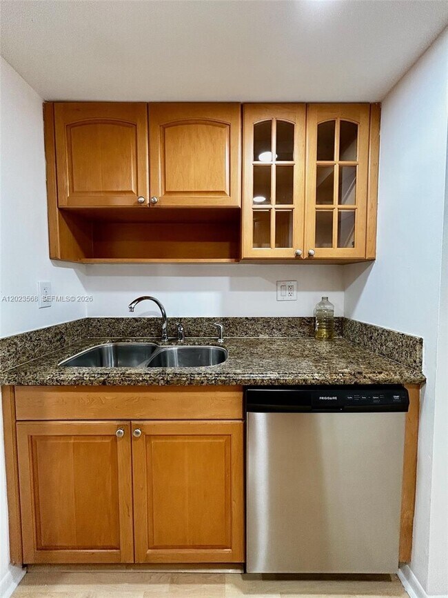 Foto del edificio - 7451 NW 16th St