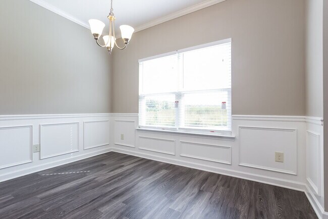 Building Photo - 326 Crescent Woode Dr