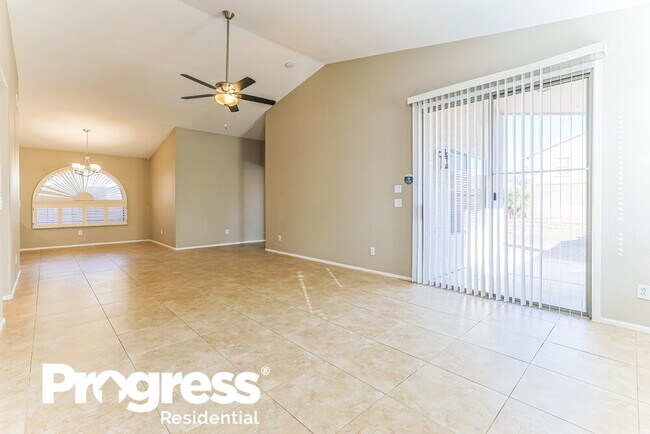 Building Photo - 672 E Lovegrass Dr