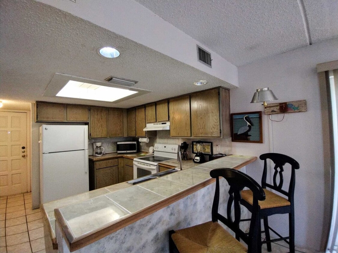 Primary Photo - 115 E Coronado Dr