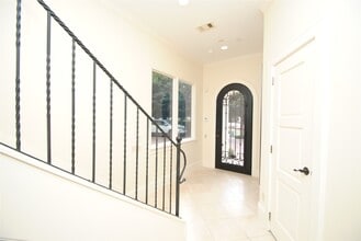 Building Photo - 302 Calle Sevilla Pl