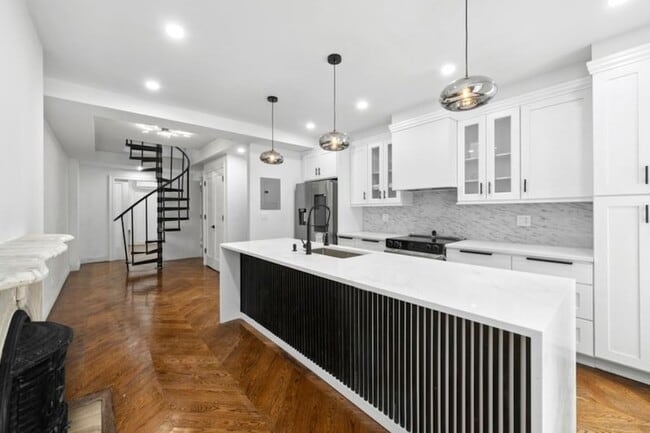 Photo - 105 St Felix St Apartment