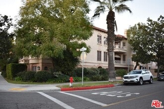 Building Photo - 235 S Gale Dr