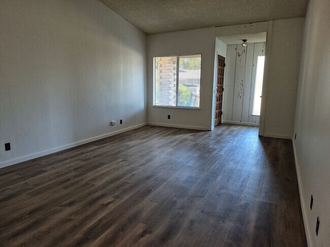 Building Photo - 4688001/70