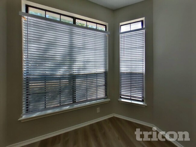 Foto del edificio - 10223 Canton Fld Dr