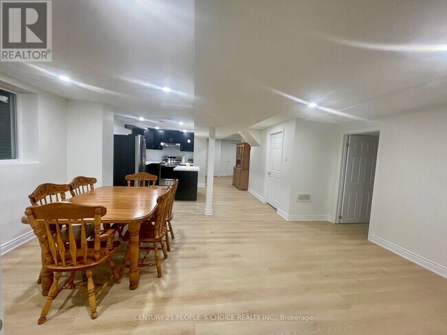 Photo du bâtiment - 319 Barber Dr